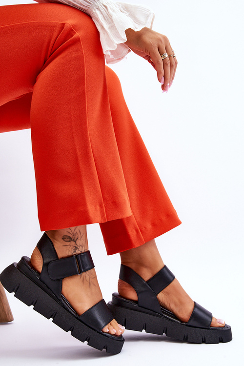 Dámske kožené sandále na platforme čierna katte