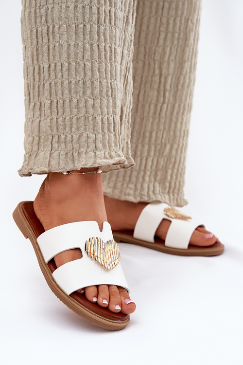 Dámské sandály na plochém podpatku se zlatou ozdobou bílé Karinma