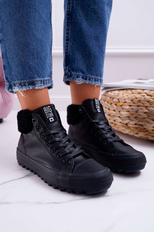 Dámske tenisky s veľkou hviezdou High Izolované čiernymi EE274145