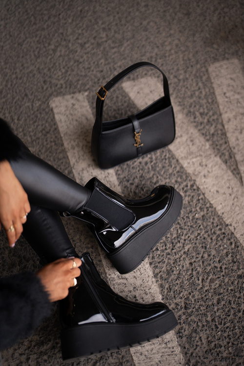 Lakýrované dámské kotníkové boty na platformě a klínku, černé Wloedia