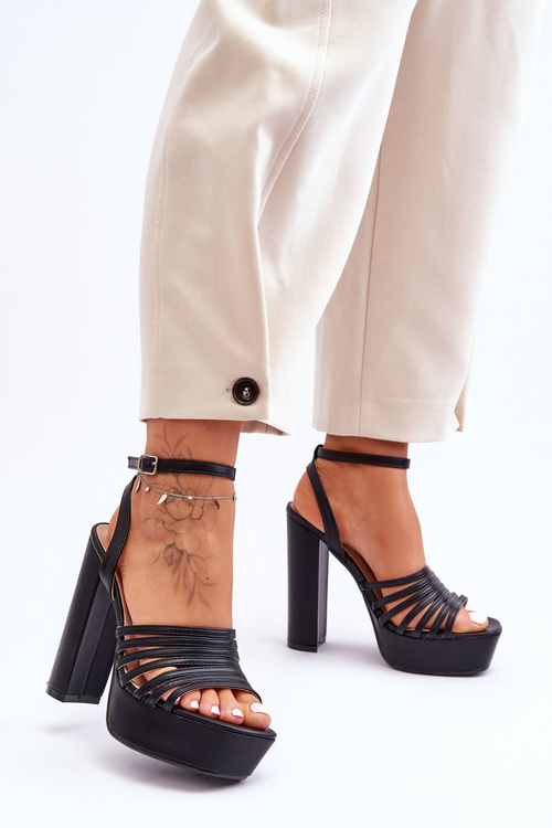 Sandále na vysokej post čiernej maya