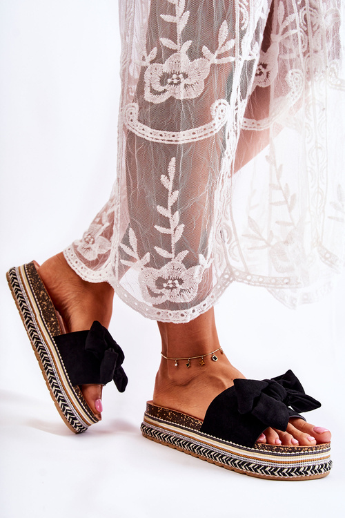 Dámske papuče na masívnej plošine s čiernym lukom Macardi