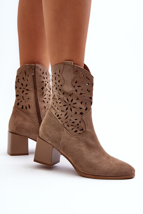 Semišové Boty S Vyšívanou Holeňovou Částí Na Podpatku Tmavě Béžové Irvelame