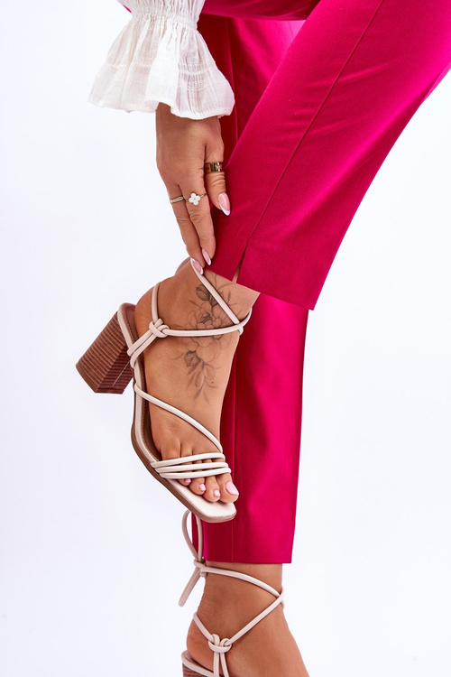 Dámské kožené sandály na podpatku Béžove Seyna