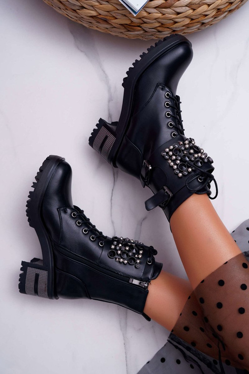 Dámske vysoké rockové topánky s čiernou nekonečnou klapkou