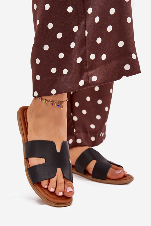 Dámske Ploché Sandále S Výrezmi Čierne Salyra