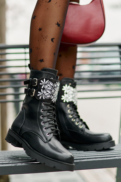 Zateplené pracovné čižmy s ozdobným pásom a prackami čierne Viveria