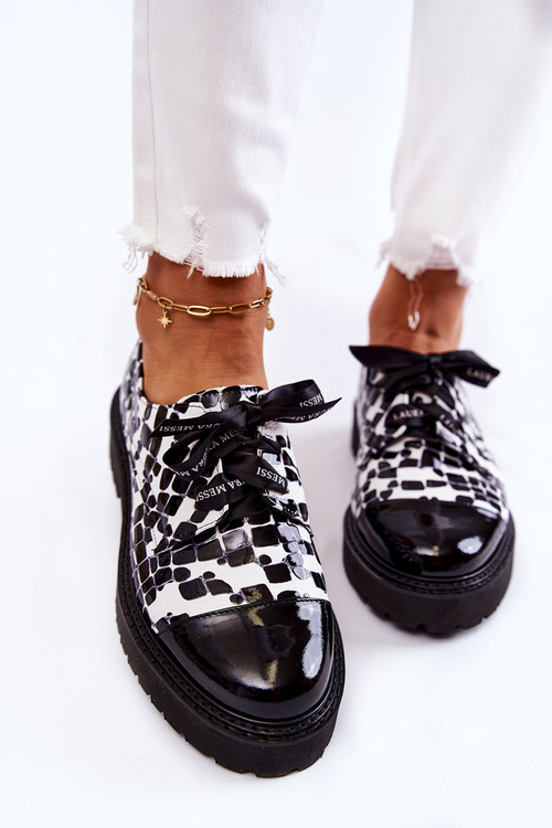 Lakované šněrovací boty Laura Messi 2441 Černo-bíle