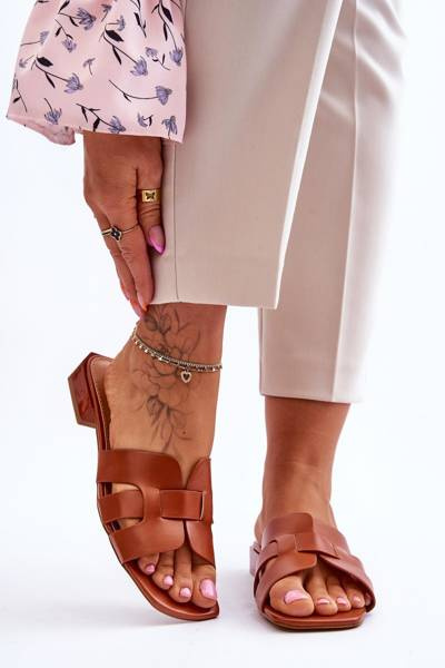 Klasické dámské kožené pantofle Camel Fendy