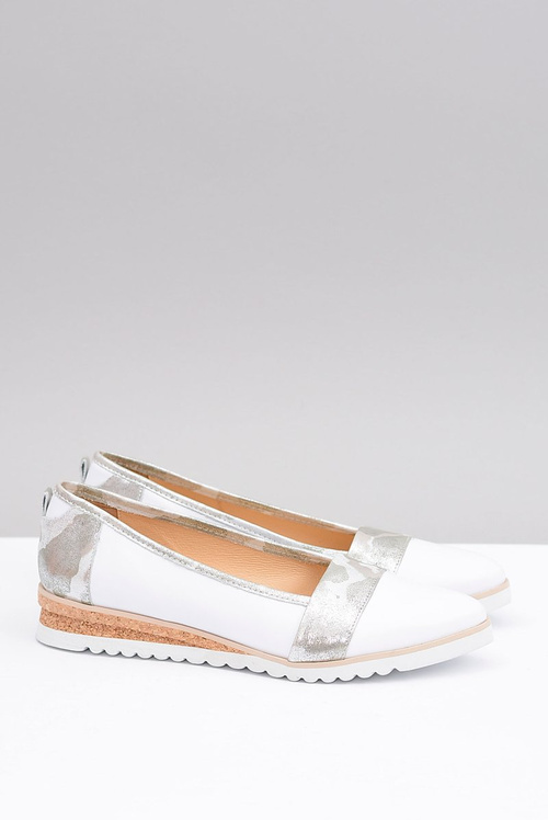 Leštiaca kožená biela moro persi baleríny