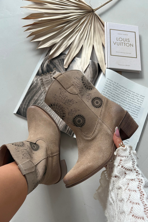 Semišové kožené dámské kotníky s perforací na podpatku Zazoo 3844 Béžové