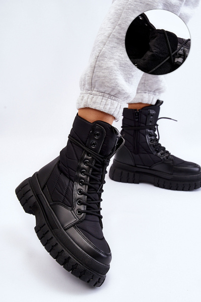 Čierne čipky dámskej čiernej Ariadny -up s izoláciou