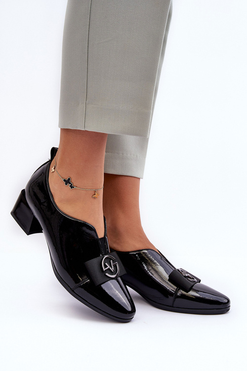 Lakované polobotky na podpatku s ozdobou černé Elosa