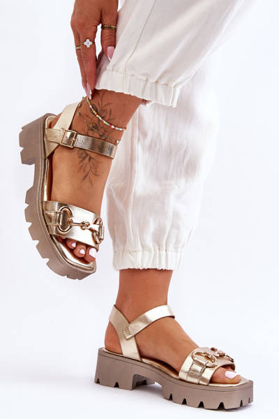 Dámske kožené sandále s ozdobou zlatého emori