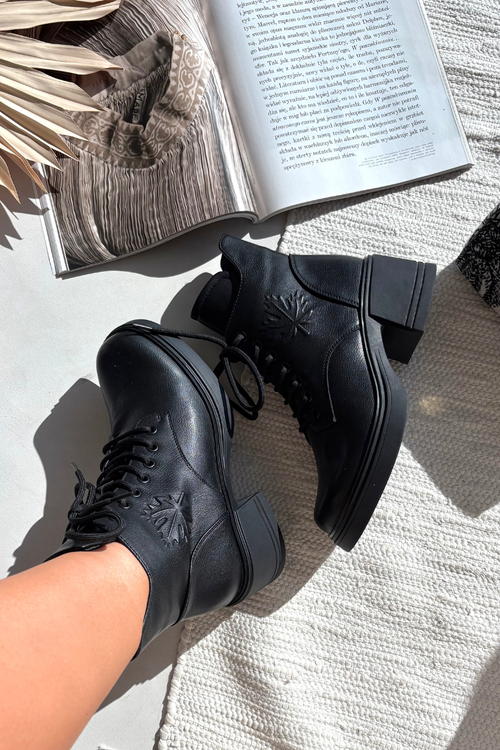 Dámské kožené kotníkové boty na klínku s podšívkou Vinceza 39950 Černé