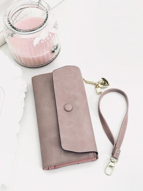 Veľká dámska peňaženka s ružovým prsteňom