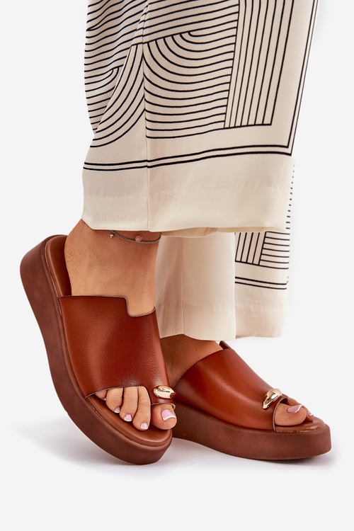 Dámské sandály na platformě a nízkém podpatku s ozdobným detailem Camel Saqesse