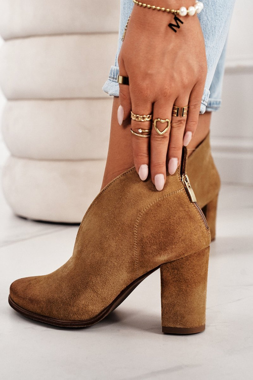 Semišové Boty Na Sloupku S řezem Exquisite 1231 Camel