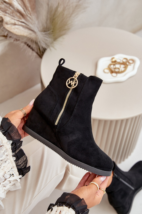 Sumere Izolované kliny s dekoráciou čierna vere