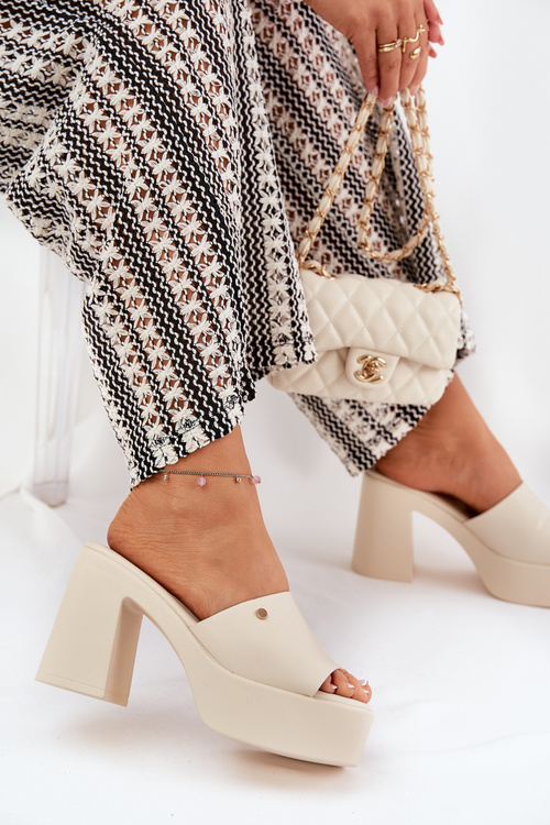 Dámske Sandále Z Eko Kože Na Opätku A Platforme Svetlo Béžové Tamirella