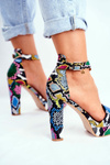 Dámske sandále na stĺpe farebného hadového figara