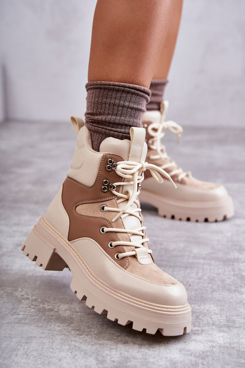 Izolované topánky béžové hnedé osadenie