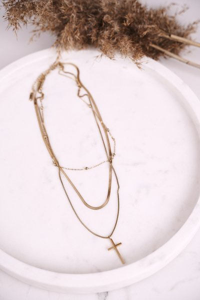 Náhrdelník s trojitým reťazcom so zlatým trojitým