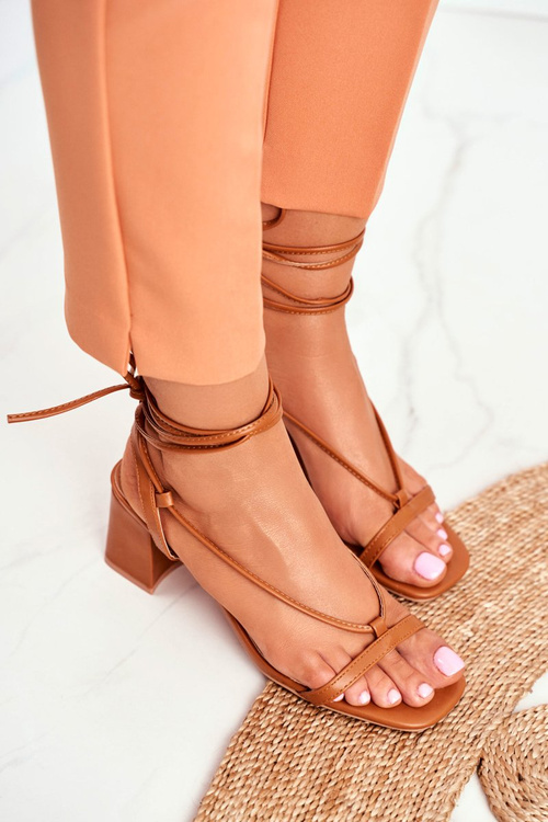 Dámske sandále na ťavom rannom post