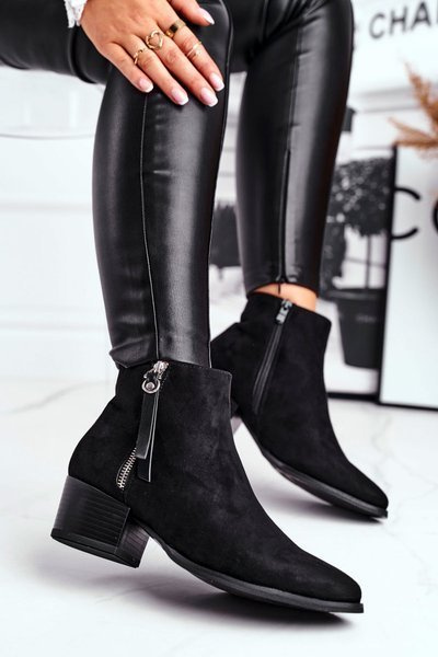 Ženské podpätky izolované čierne diskretely