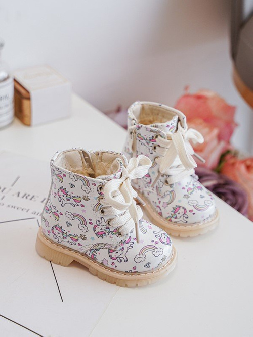 Izolované detské topánky pre béžový zips dolida