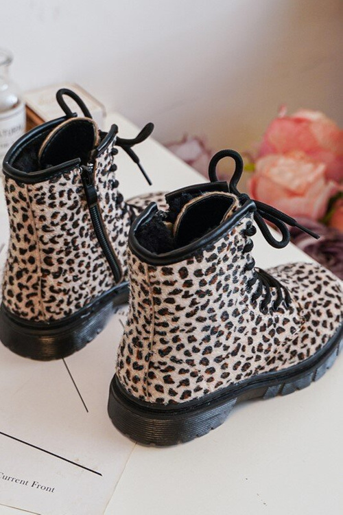 Detské topánky izolované zipsom béžovou goopy