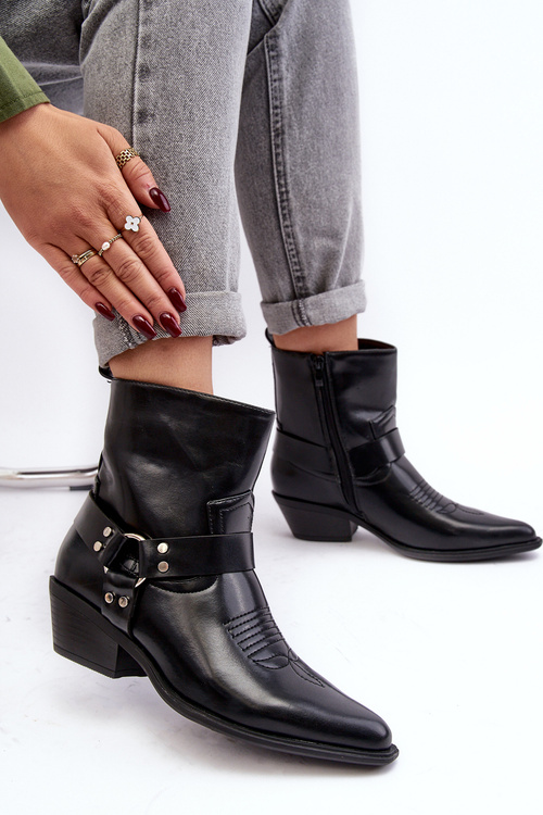 Izolované topánky žien čierne kovbojské topánky Venosa