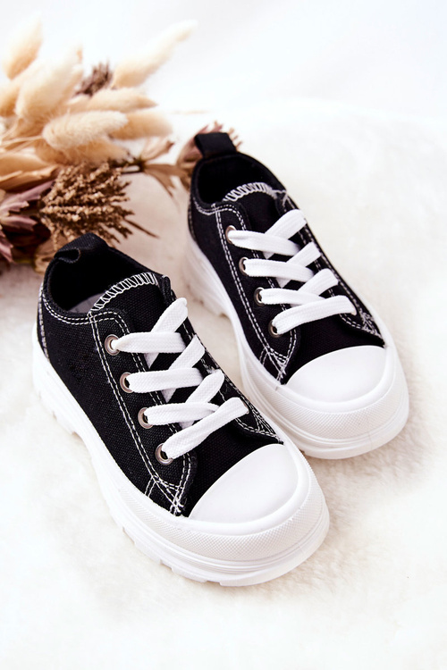 Detské tenisky na čiernej a bielej cestovnej platforme