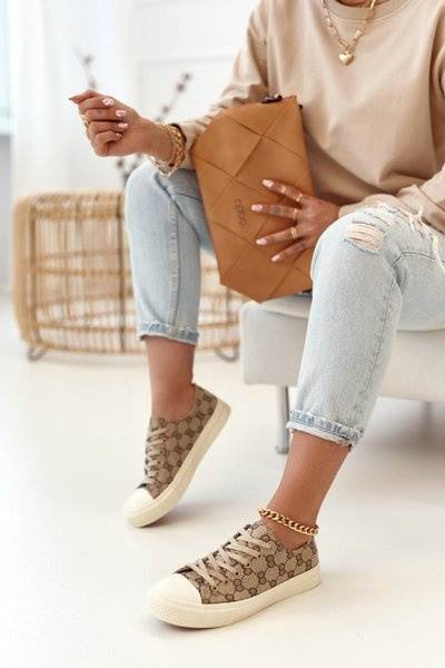 Dámska klasika zaznamenaná tenisky Khaki Challenge