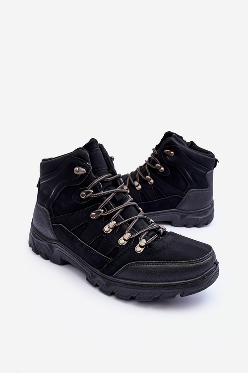 Pánske trekingové topánky izolované čierny kravský cowder