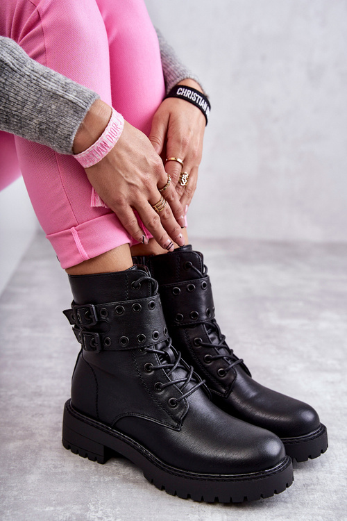 Dámske kožené izolované čierne topánky