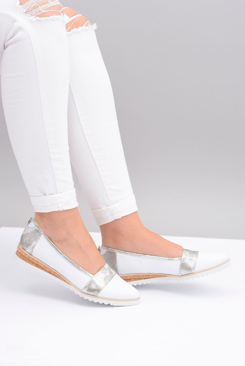 Leštiaca kožená biela moro persi baleríny