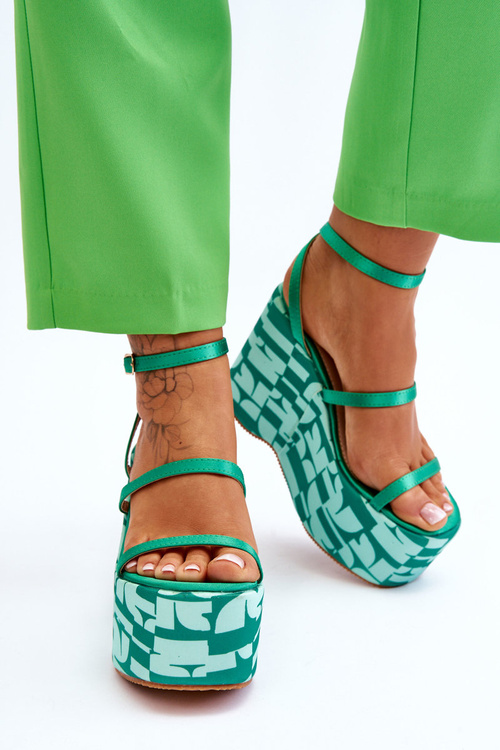 Módní sandály na klínu se vzory Zelene Claria