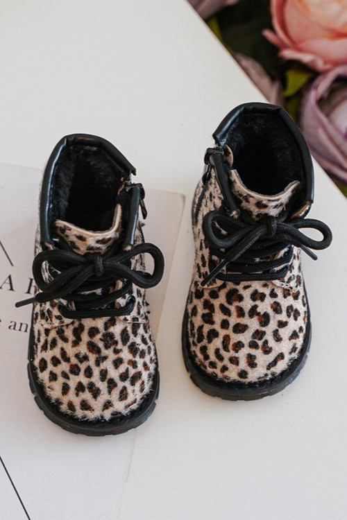 Detské topánky izolované zipsom béžovou goopy