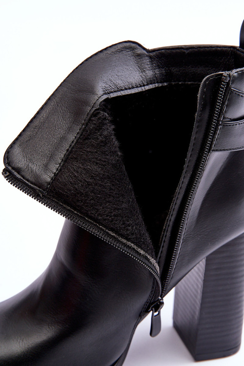 Čierne topánky na kožené topánky na vysokom stĺpiku