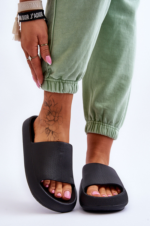 Módne penové flops na masívnej platforme Czarne Linnea