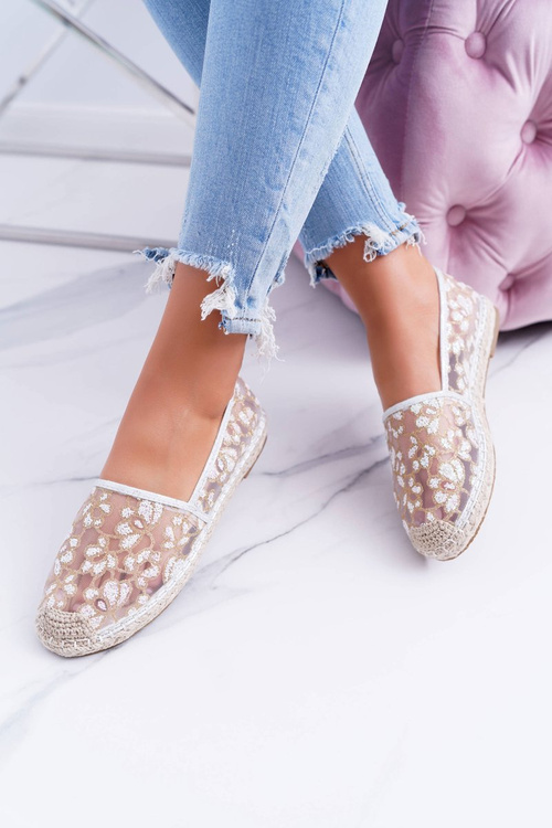 Vrecia Biele baleríny s kvetmi