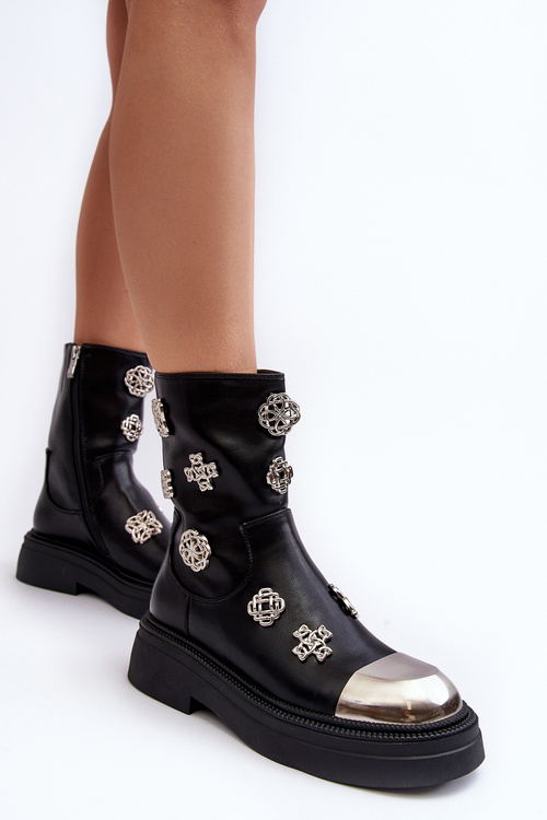 Kožené izolované topánky s dekoráciami D&A MR870-14A Čierna