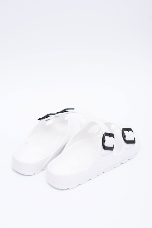 Ľahké biele papuče z bielej záhrady