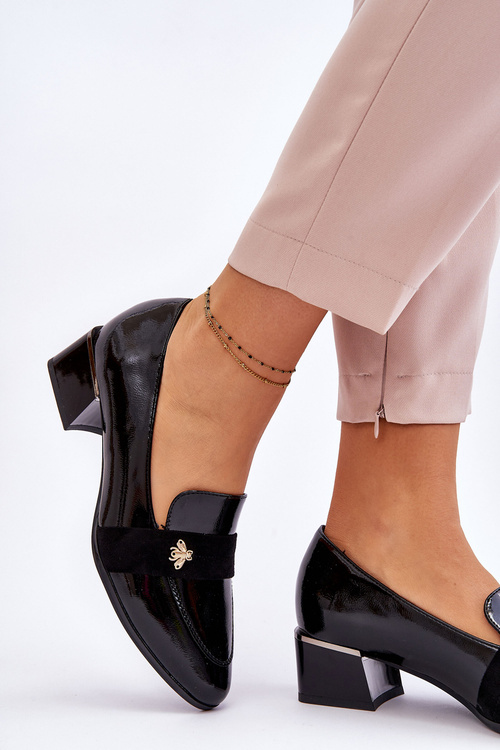 Maľované nízko priklonené čerpadlá s čiernou dekoráciou Doria