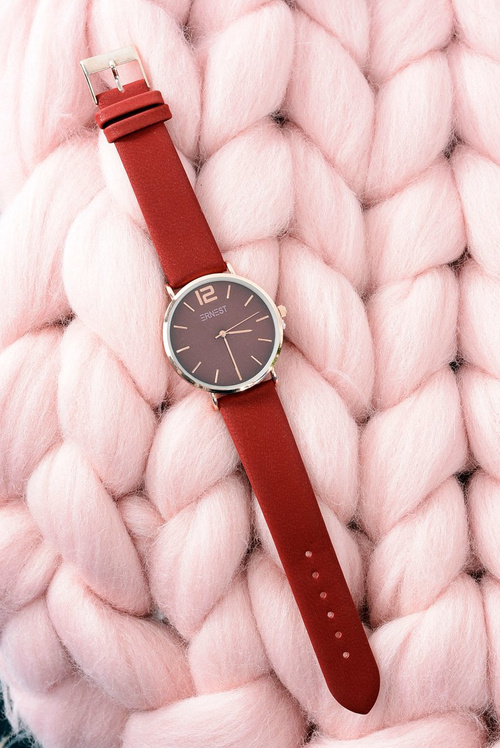 Módne kožené burgundské dámske hodinky Ernest