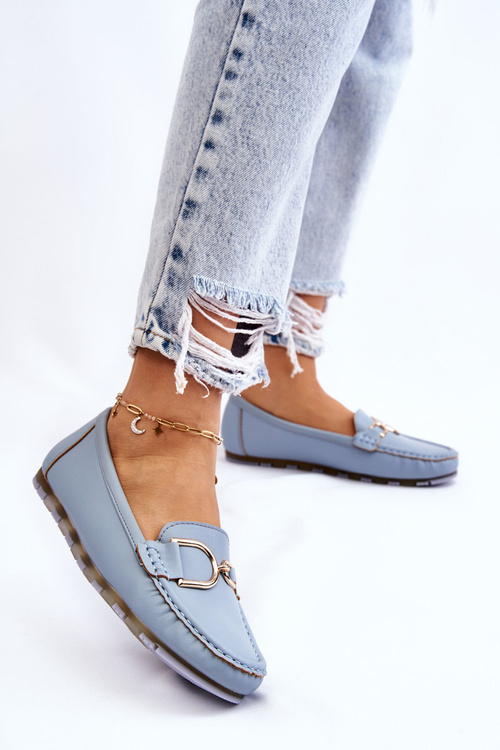 Dámske svetlo modré kožené mokasíry v centre mesta