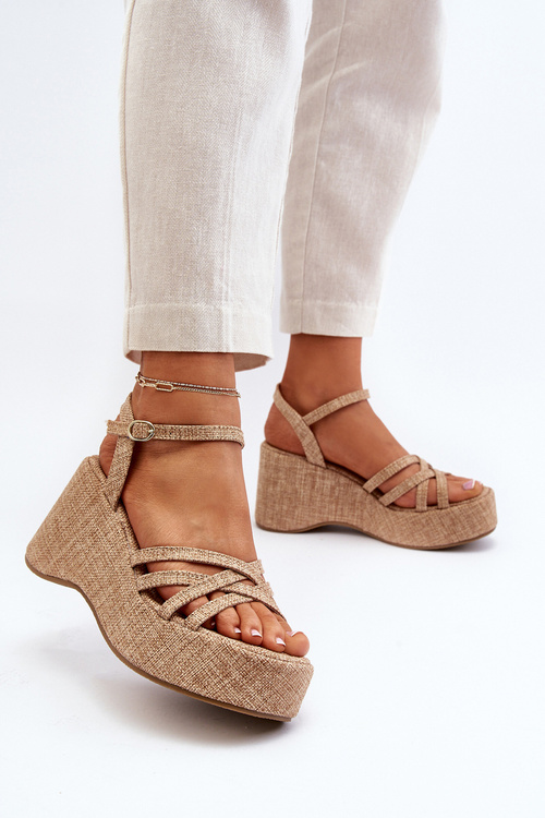 Bežové sandále na platforme a klíne Oporia