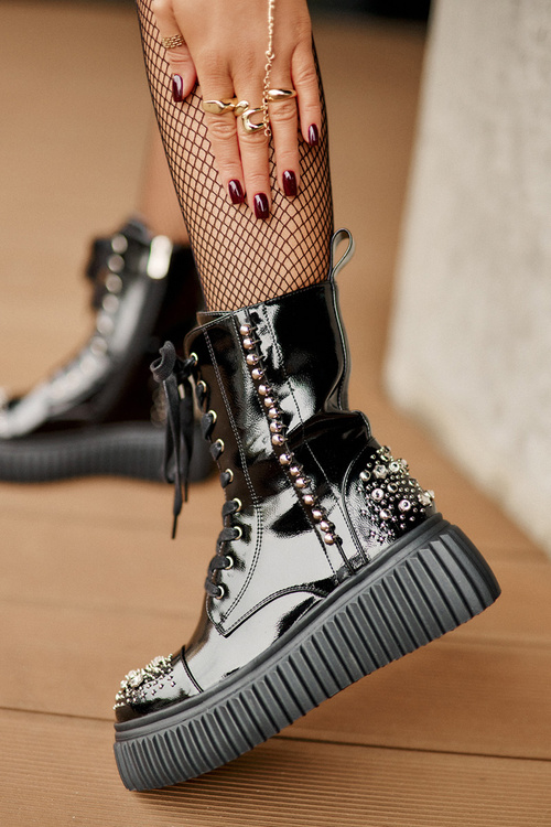 Lakovane Čižmy S Dekoráciou Na Platforme D&A MR880-079 Čierne