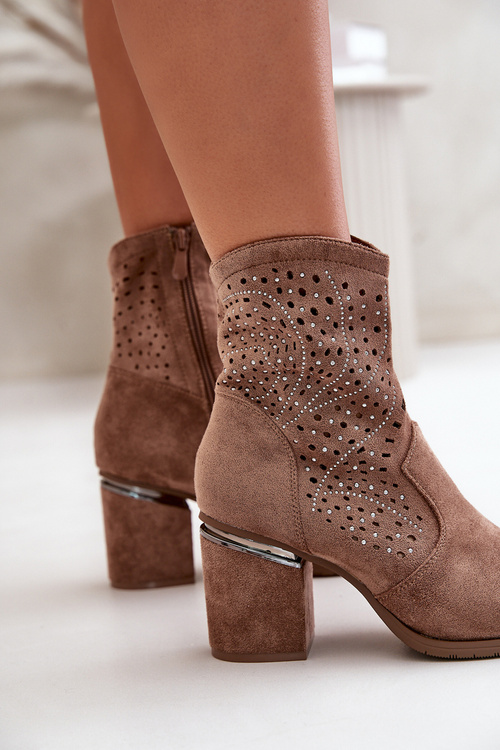 Ozdobené Dámske Čižmy Na Podpätku Z Eko Semišu Hnedé S.Barski HY42-029